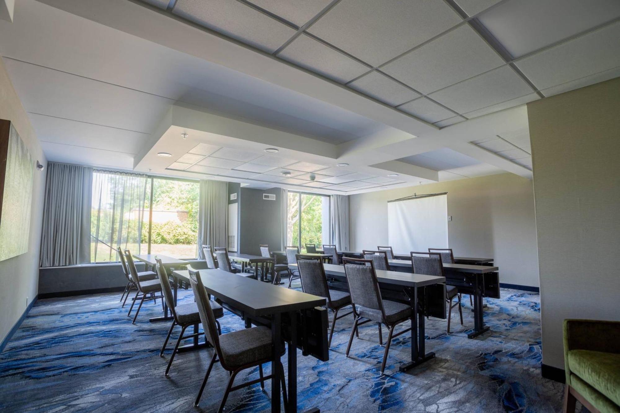 Fairfield Inn & Suites Springfield Энфилд Экстерьер фото